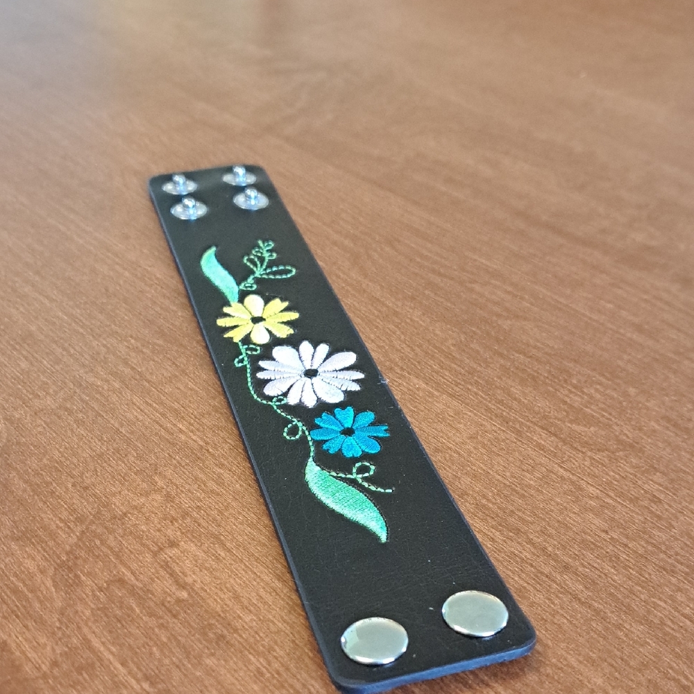 Floral Embroidered Leather Snap Bracelet